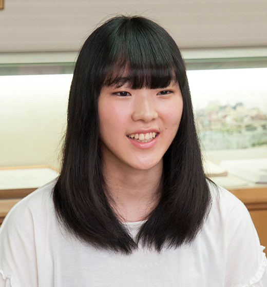 岸 万里子さん
東京大学 文科三類 1年
