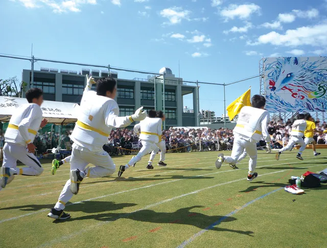 競技優勝チームによるウイニングランの様子