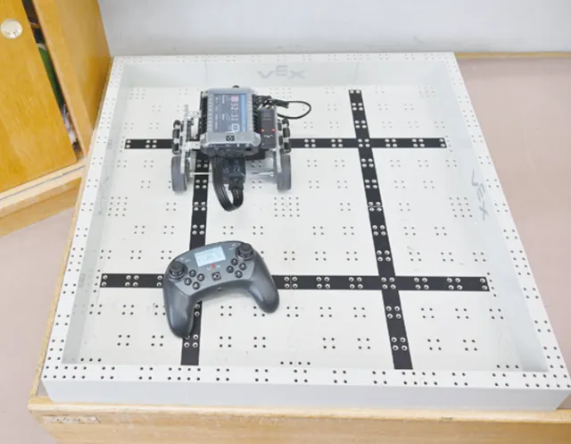 情報処理同好会の「VEXロボティクス」で紹介されたロボット