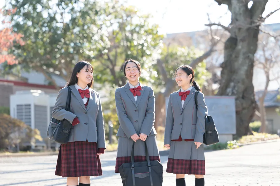 豊かな緑に囲まれたキャンパス。クラブは中高一緒に活動するため、先輩・後輩との人間関係を築く力も育ちます