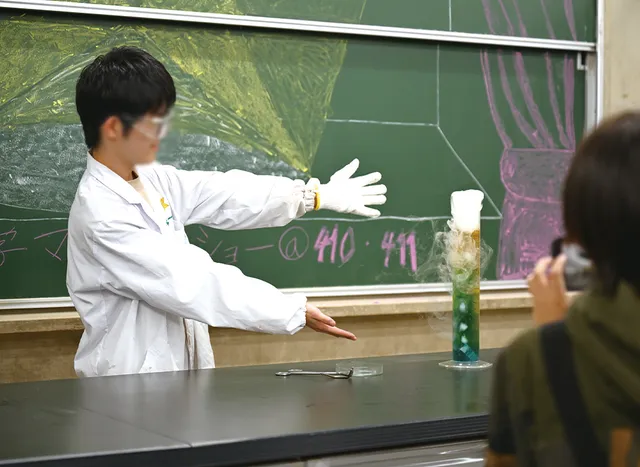 化学マジックショーの様子
