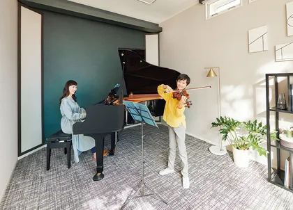 快適防音室の内観。楽器演奏の様子