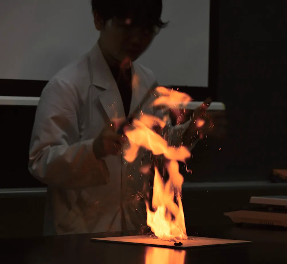 化学部実験ショーの様子