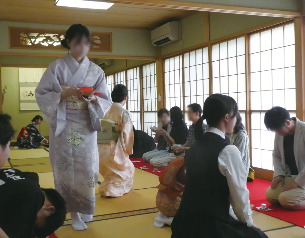茶道部のお茶会の様子