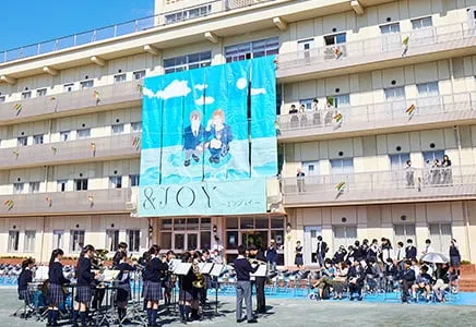 毎年10月に行われる文化祭は生徒主体で運営されています