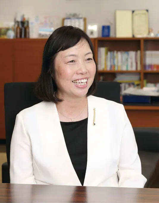 成城学園中学校高等学校 青柳 圭子 先生