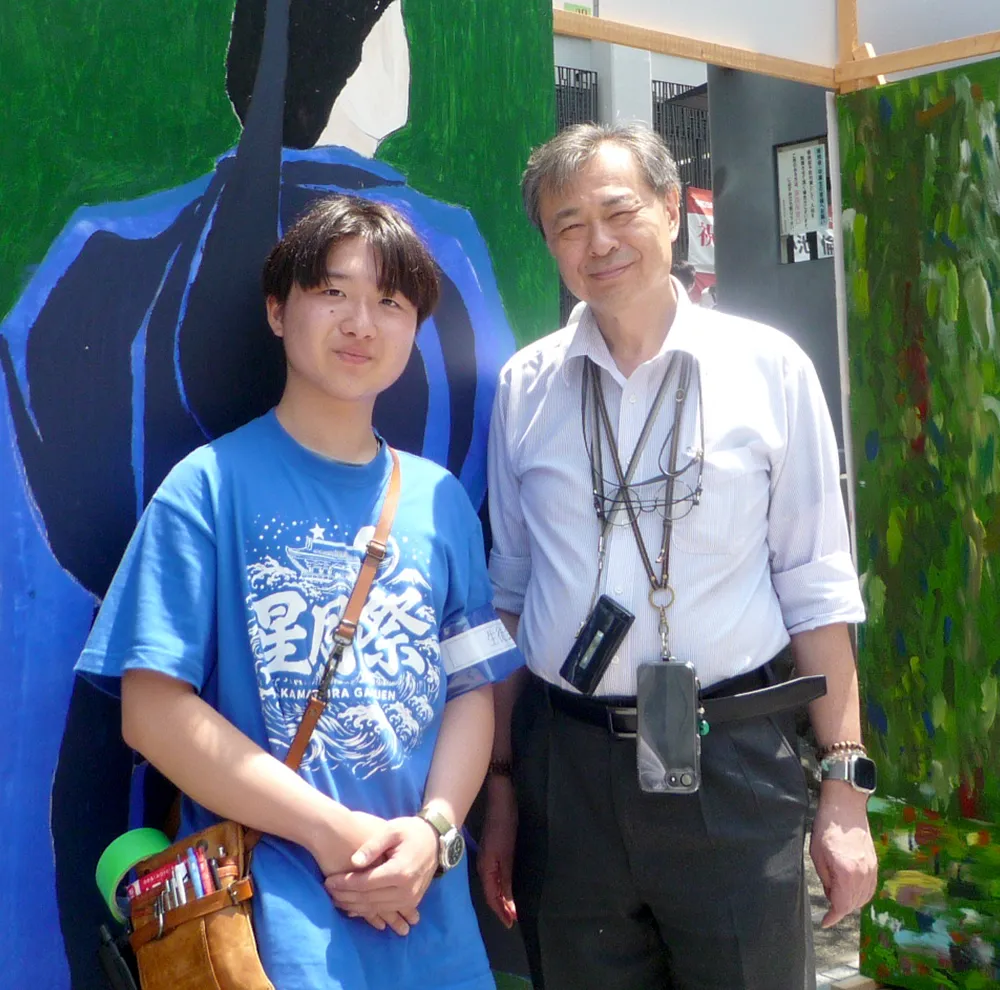 学園祭実行委員長（生徒会長）の松原駿吾さんと吉村校長先生。鎌倉学園らしい温かい雰囲気で来場者を迎えます