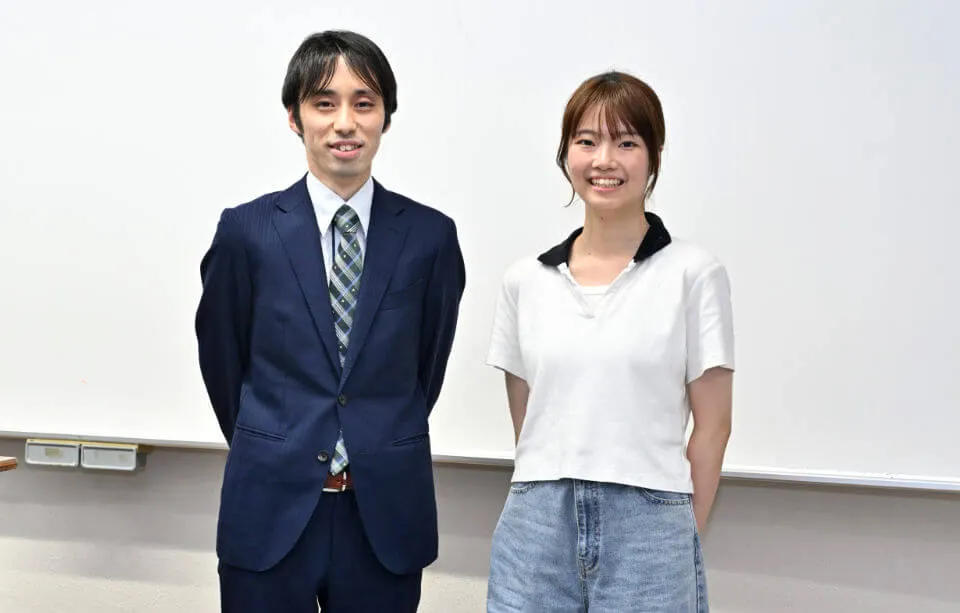 6年間担任だった三村先生。「先生の数学の授業は自由でユニーク。おもしろかった」と安達さんは振り返ります
