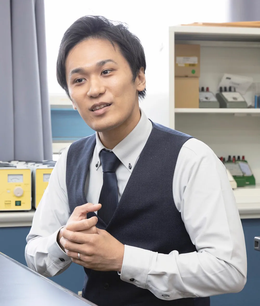 理科主任の工藤先生。「難しい話ほど生徒たちは目を輝かせます。専門性の高い学びに果敢に向き合う姿勢に、攻玉社生らしさが表れています」