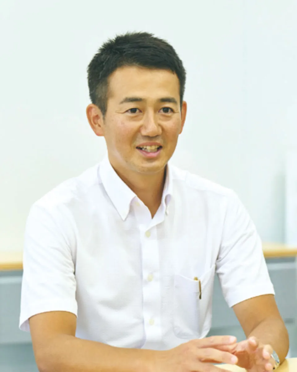 入試広報室副室長・国語科の松尾和明先生。「生徒たちには、素朴な疑問に向き合うことを大事にしてほしい」と話します