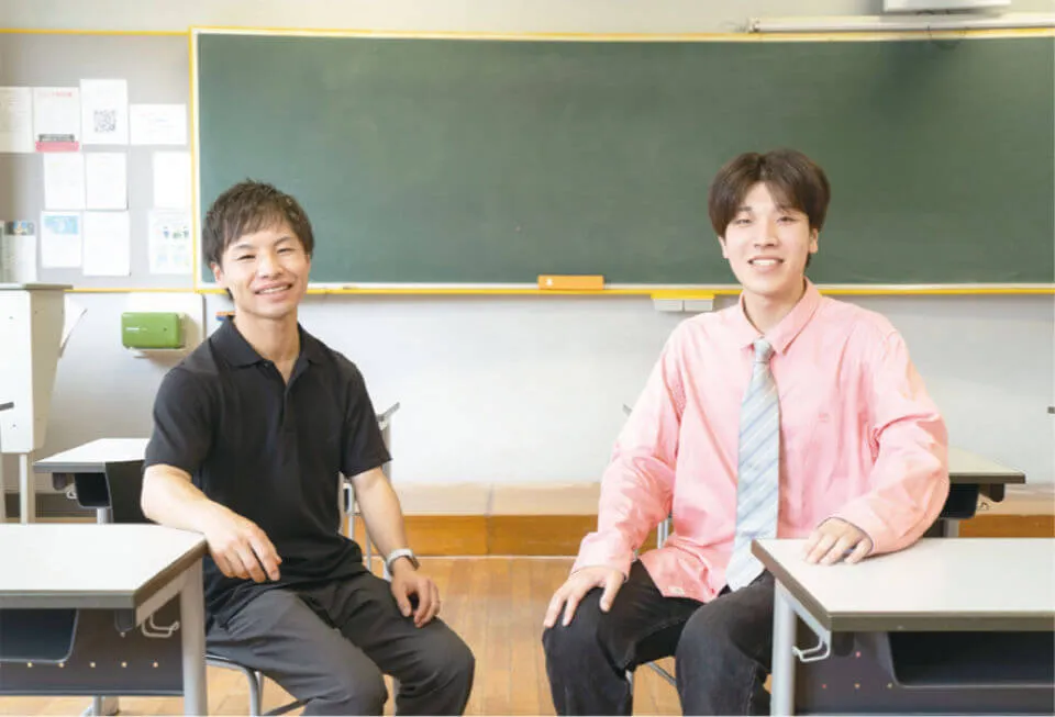 工藤さんが、中2と高1～3で数学を教えてもらった大門寛先生と一緒に。京大の受験対策でもお世話になっていました