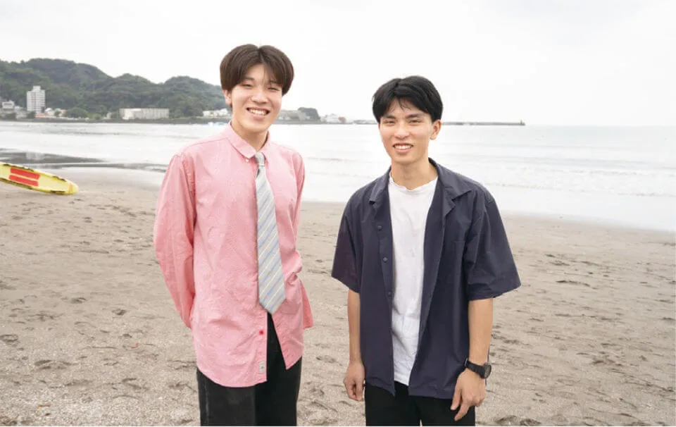 学校のすぐそばに逗子湾が広がります。昼休みにごはんを食べたり、クラブ活動のトレーニングで走ったりと、思い出深い場所です