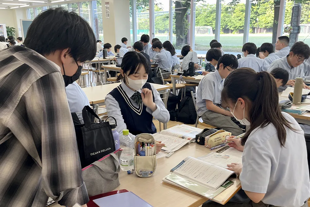 大学生メンターに質問できる自習室。学習法や進路についての相談もできます