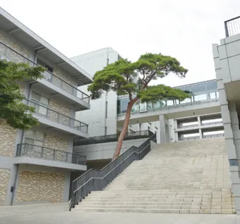 成城学園中学校高等学校 校舎写真