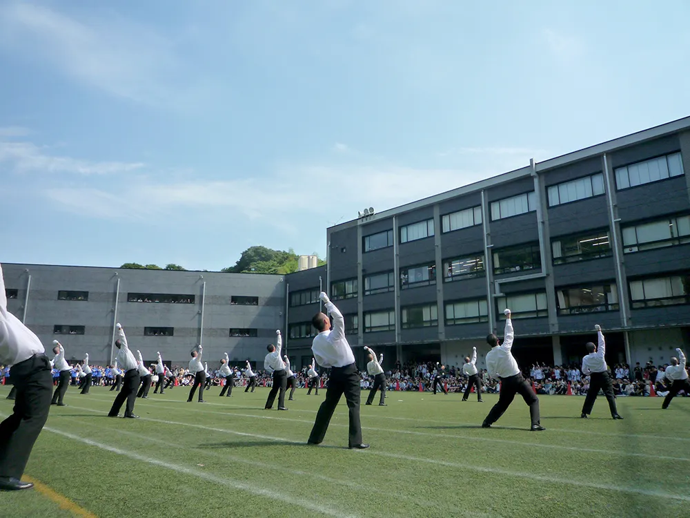 今年も熱い演舞を披露する応援団。ラストの来場者へ向けたエールは、学園祭伝統のハイライトシーンといえるでしょう